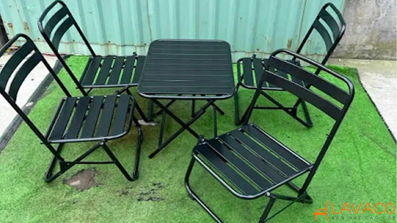 Bàn ghế sắt gấp gọn tiện lợi