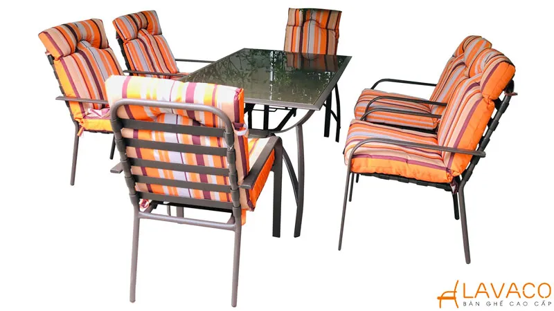 Bàn ghế sắt kết hợp đệm ngồi êm ái