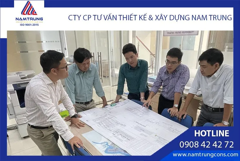Đội ngũ Nam Trung thảo luận bản vẽ thiết kế nhà xưởng