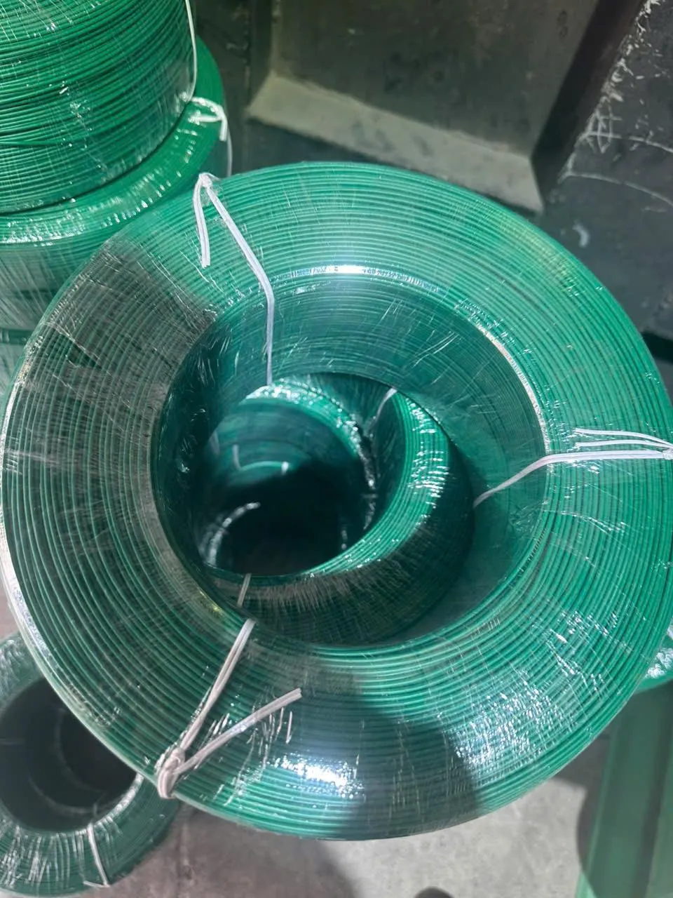 Dây thép bọc nhựa