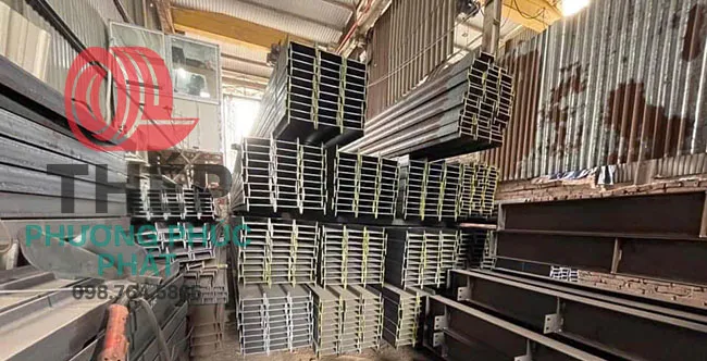 Thép định hình chữ U tại kho