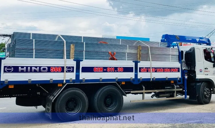 Kiểm tra quy cách thép hộp 50x100 trước khi xuất kho