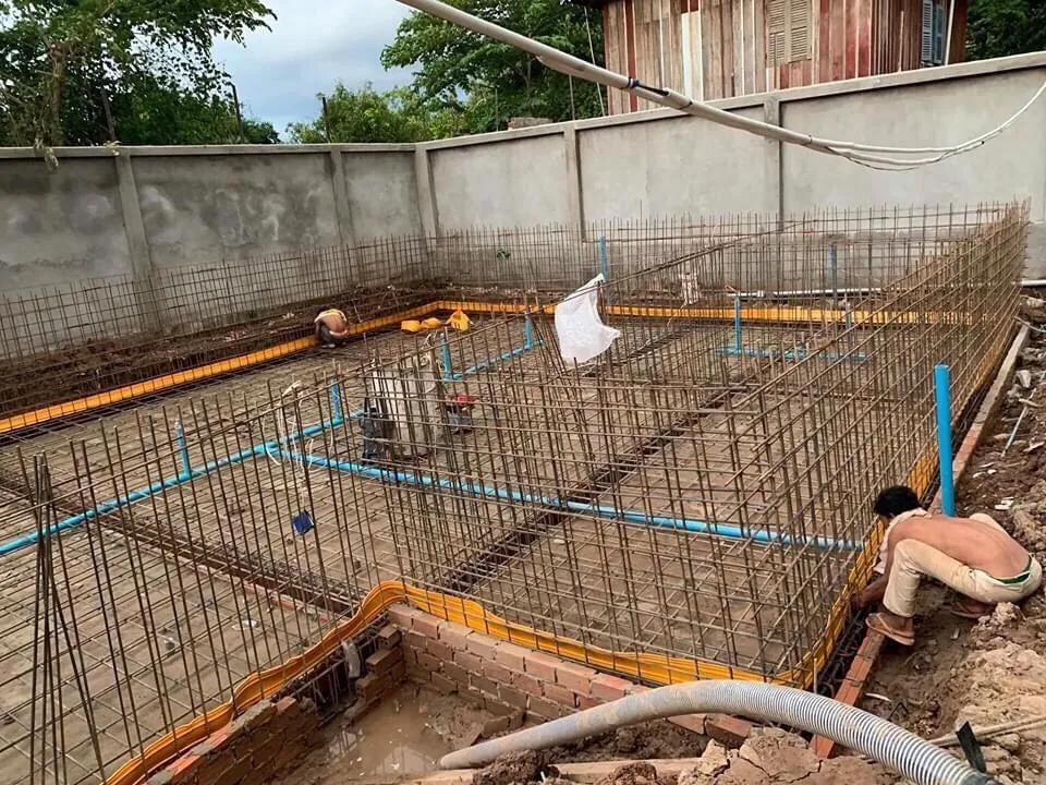 Kỹ sư đang tiến hành kiểm tra bê tông 7 ngày đạt bao nhiêu cường độ tại hiện trường