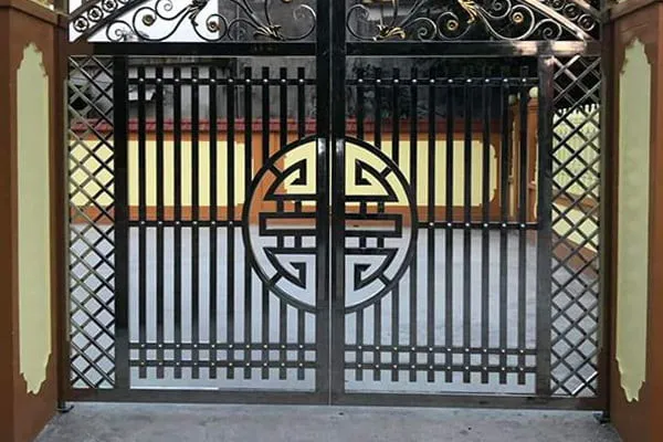 Thiết kế cổng sắt chữ Thọ hiện đại