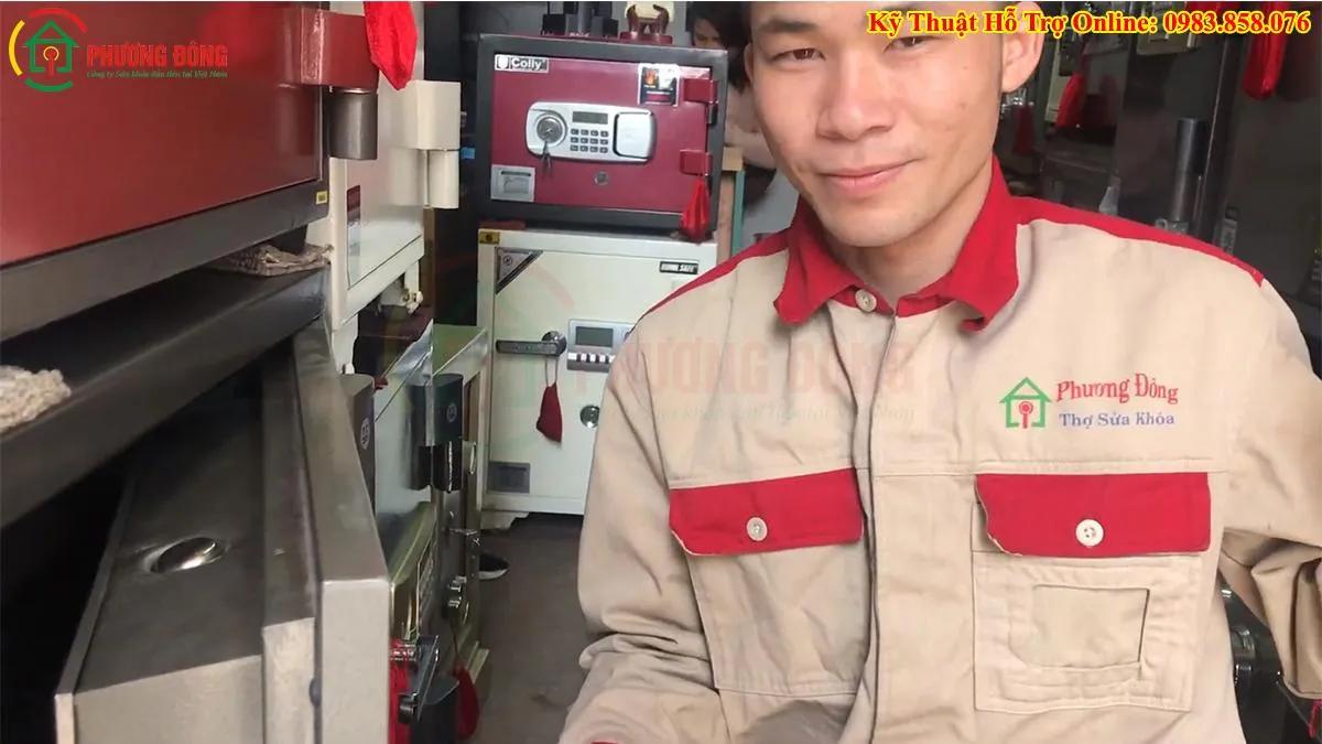 Thợ khóa sửa két sắt