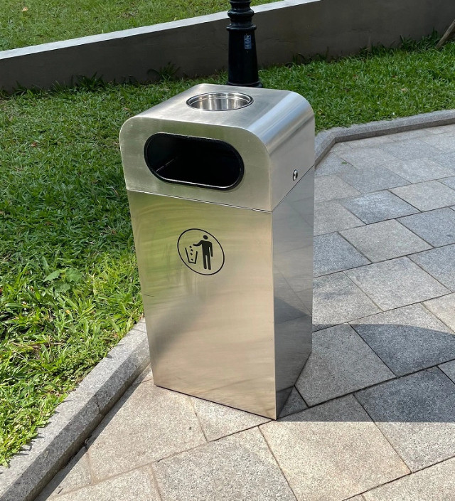 Thùng Rác Inox Gạt Tàn Thuốc Lá: Giải Pháp Tiện Lợi, Sang Trọng Cho Mọi Không Gian