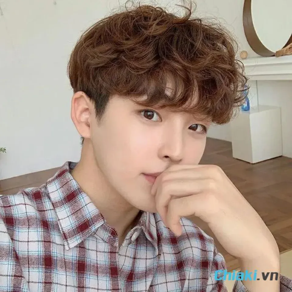 Tóc layer nam xoăn rối