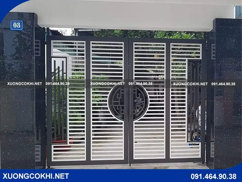 Mẫu cửa sắt lùa 4 cánh mang phong cách công nghiệp