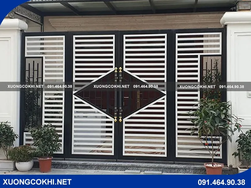 Mẫu cửa sắt lùa 4 cánh với sơn giả gỗ