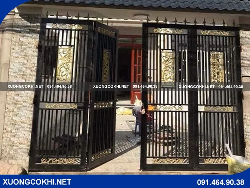 Mẫu cửa sắt lùa 4 cánh phong cách cổ điển