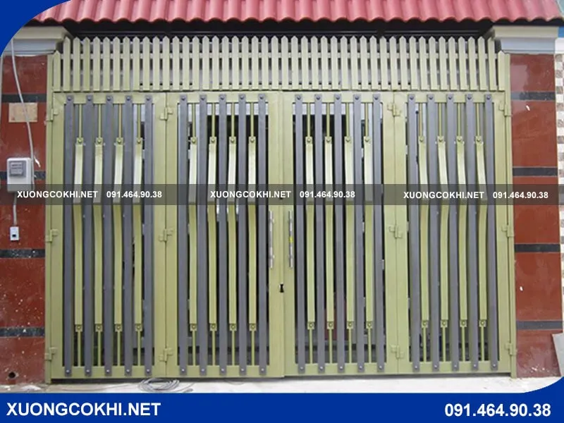 Mẫu cửa sắt lùa 4 cánh kết hợp kính