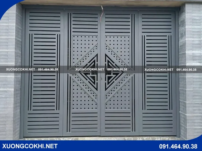 Mẫu cửa sắt lùa 4 cánh với thiết kế thanh thoát