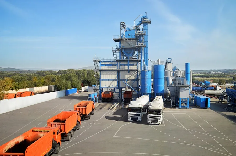 Silo chứa bê tông nhựa thành phẩm chờ vận chuyển