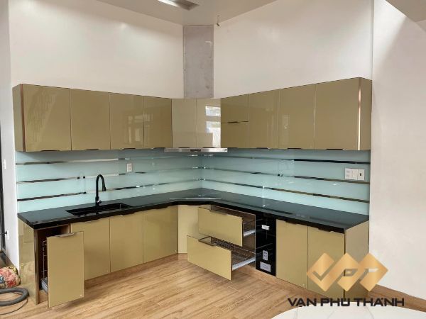 Báo giá tủ bếp inox cánh kính 2025