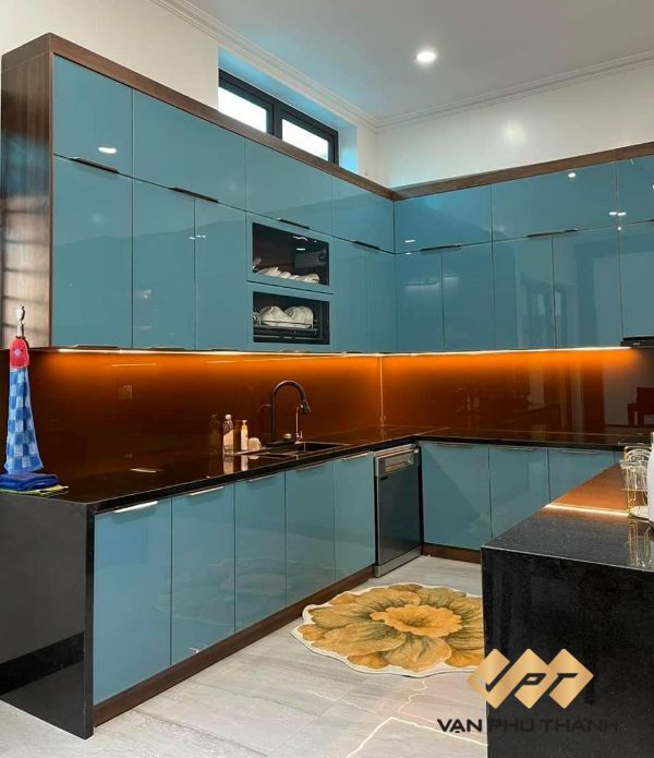 Tủ bếp inox cánh kính cường lực có độ sang trọng và chất lượng hoàn thiện cao, ngày càng được nhiều khách hàng chọn sử dụng