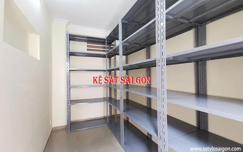 Công trình thi công sử dụng thêm mâm sắt và sắt v