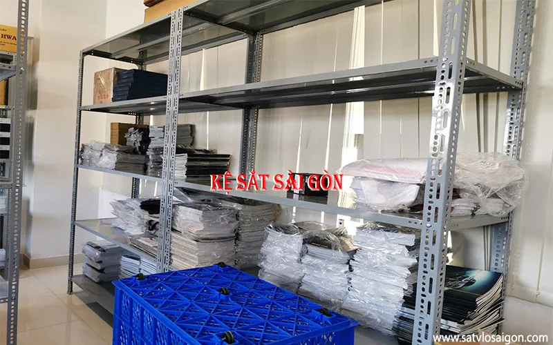 Ứng dụng kệ sắt v lỗ