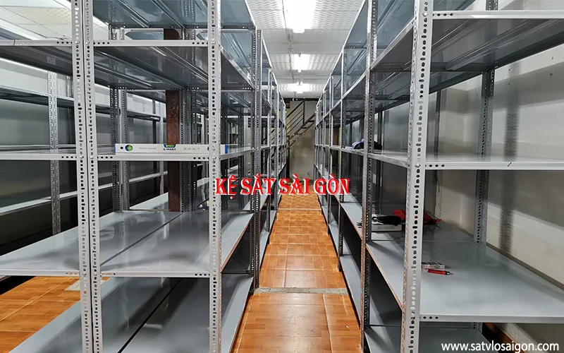 Ứng dụng kệ sắt v lỗ