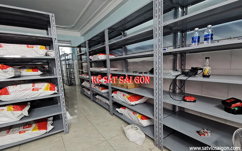 Ứng dụng kệ sắt v lỗ