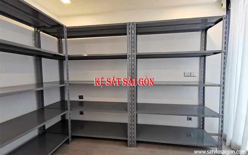 Ứng dụng kệ sắt v lỗ