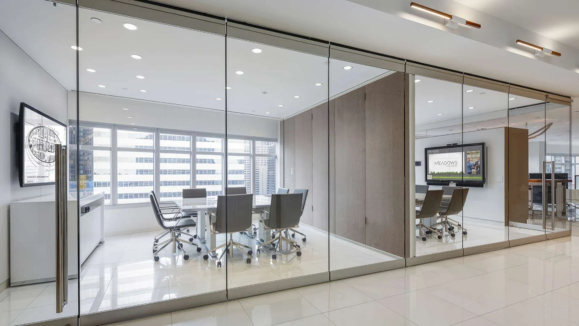 Vách ngăn kính cường lực