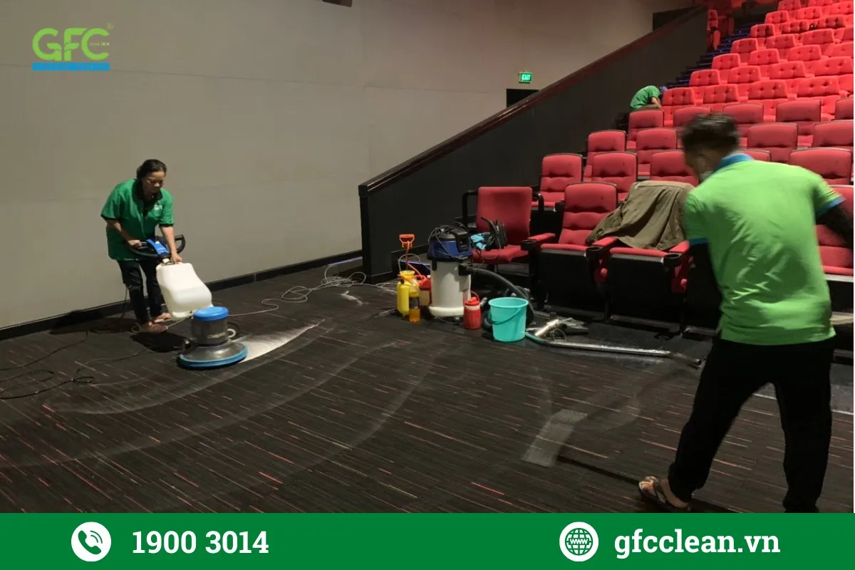 Nhân viên GFC CLEAN thực hiện vệ sinh nhà xưởng tại Đồng Nai