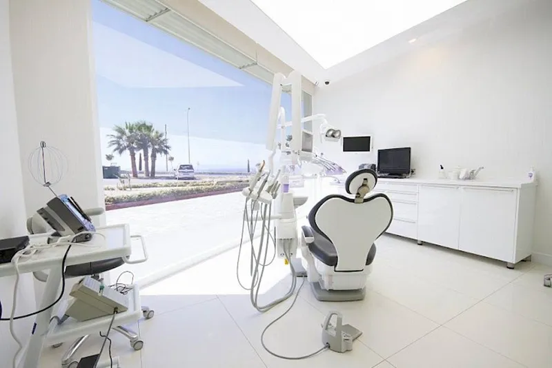 Vị trí chiến lược của cửa hàng vật liệu nha khoa