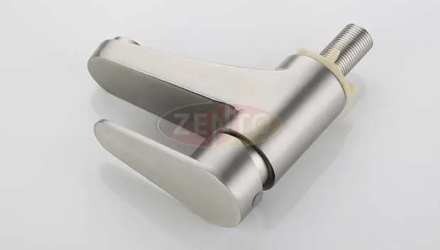 Hoàn thiện lắp đặt với vòi cố định chắc chắn trên chậu lavabo