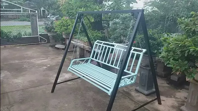 Mẫu ghế xích đu inox thiết kế đơn giản, dễ bài trí