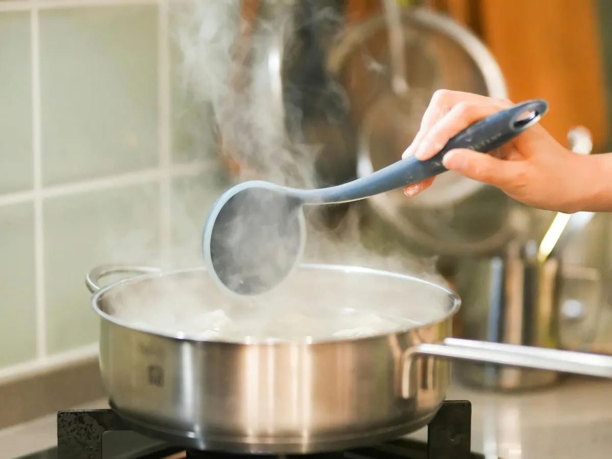 Bảo quản nồi inox đúng cách để tránh cháy đen