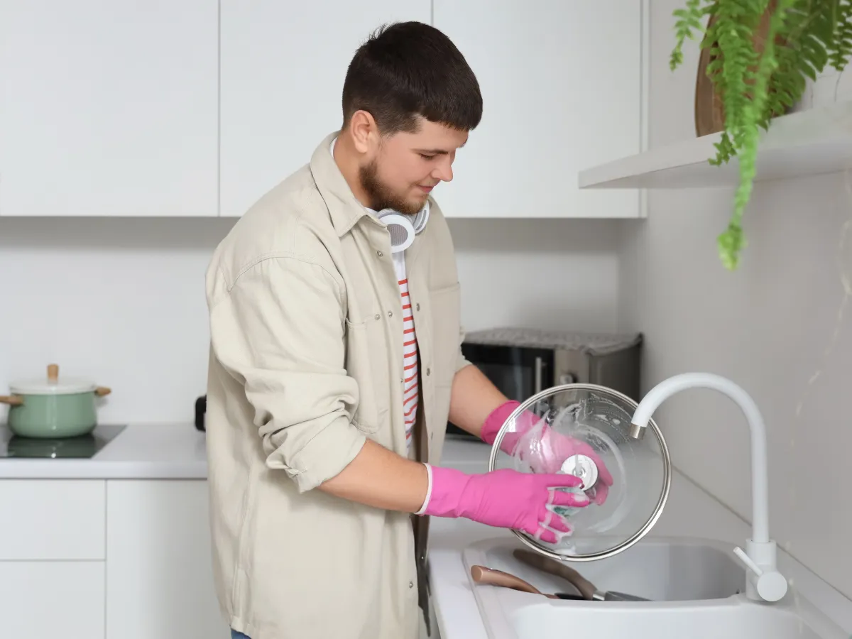 Mẹo làm sạch nồi inox bị cháy đen bằng muối ăn