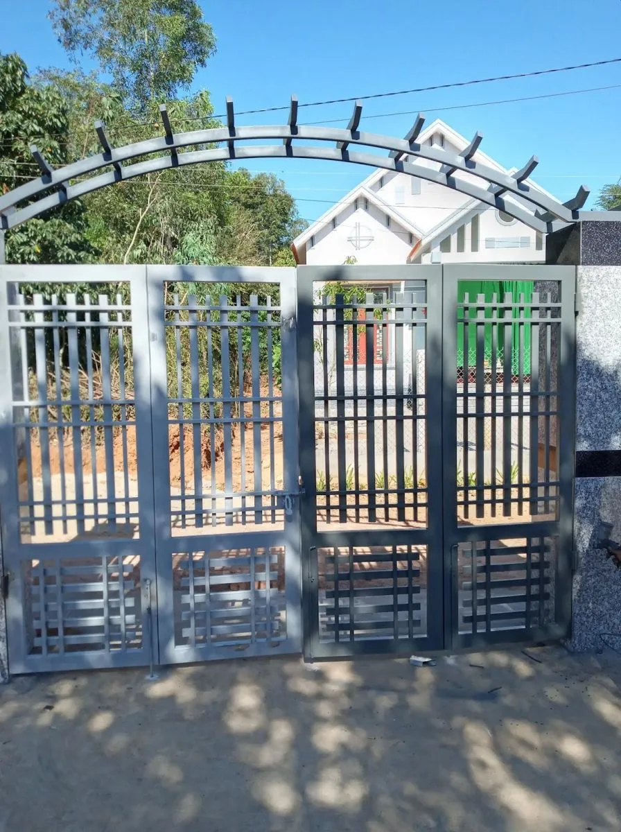 Xưởng sản xuất cổng sắt 4 cánh đẹp bền uy tín