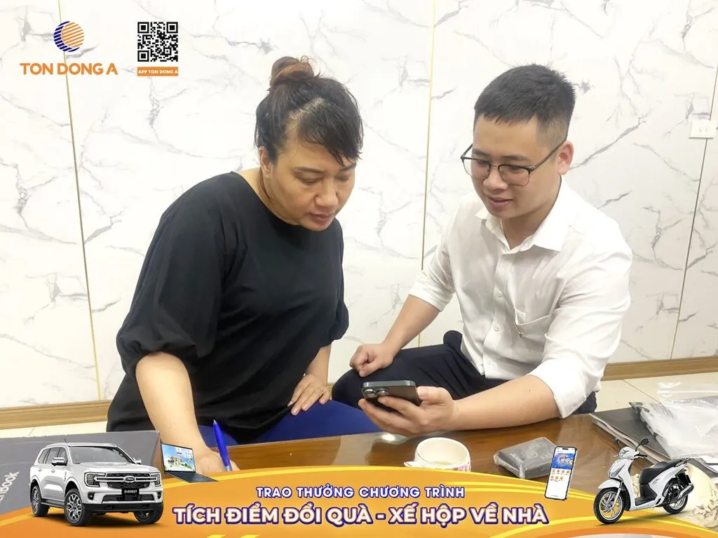 Trao thưởng Laptop Asus Zenbook cho Công ty TNHH Thương Mại Thép Tiến Đạt