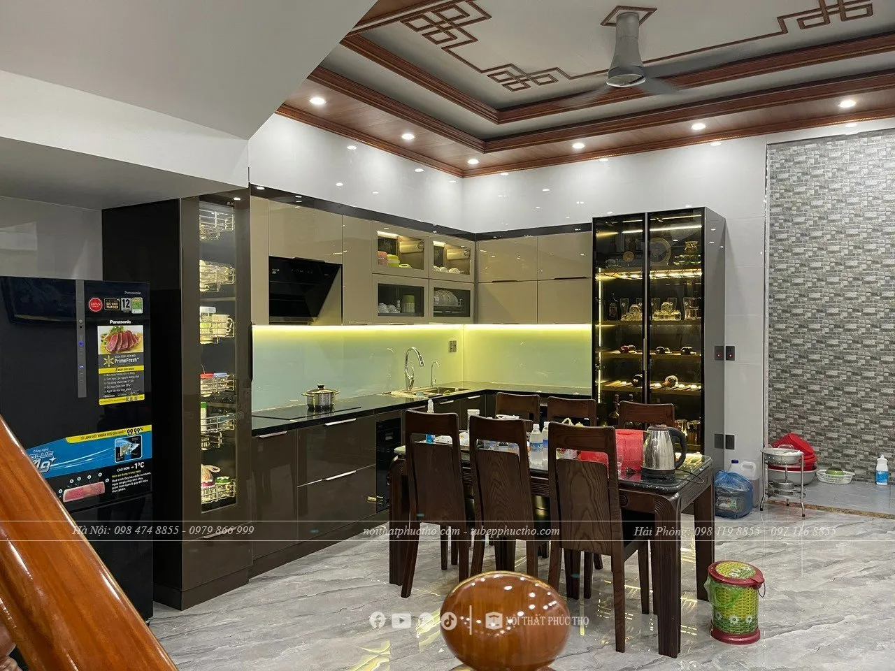 Tủ bếp màu nâu be trang nhã cho căn bếp hiện đại