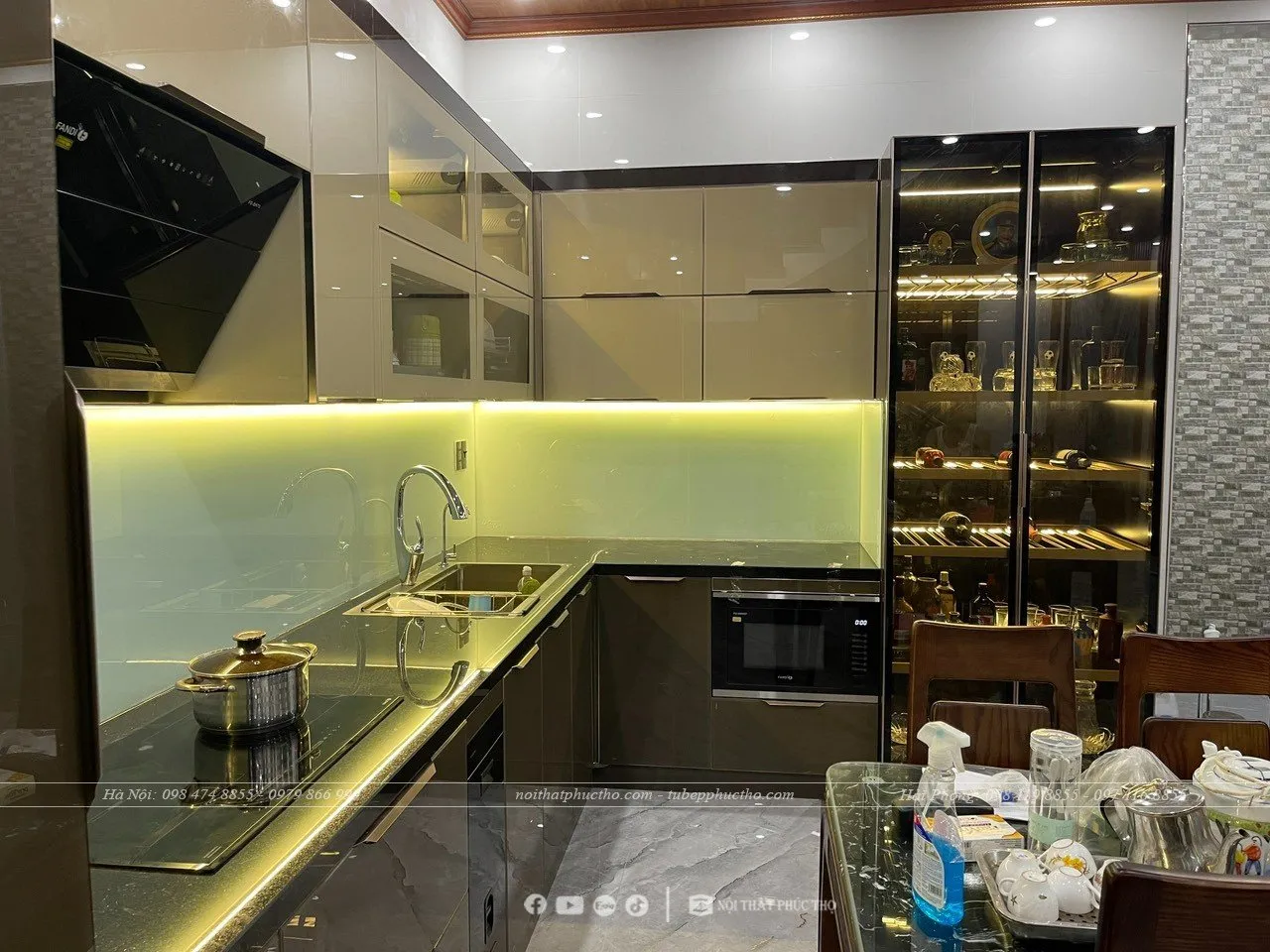 Chi tiết mẫu tủ bếp màu nâu be trang nhã