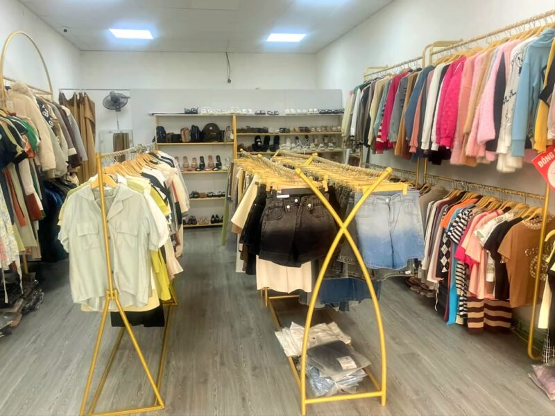 Kệ Inox Treo Quần Áo Shop: Giải Pháp Tối Ưu Cho Cửa Hàng Thời Trang