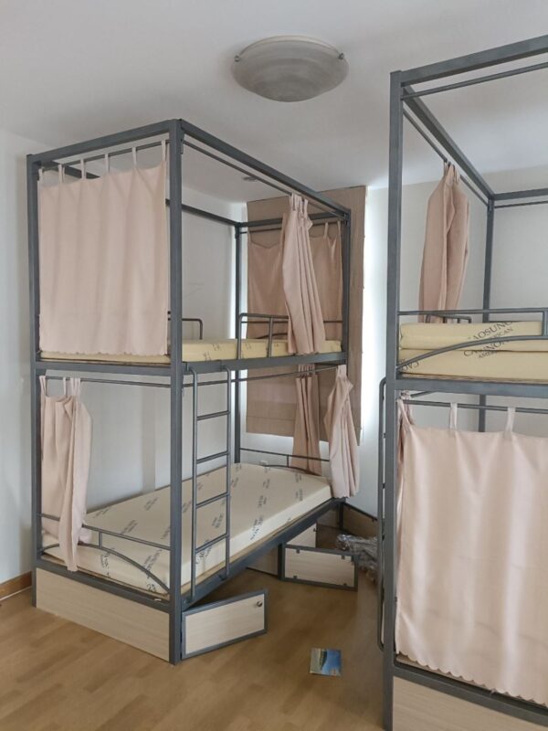 Giường Sắt 3 Tầng Thanh Lý: Giải Pháp Tối Ưu Cho Không Gian Sống Và Làm Việc