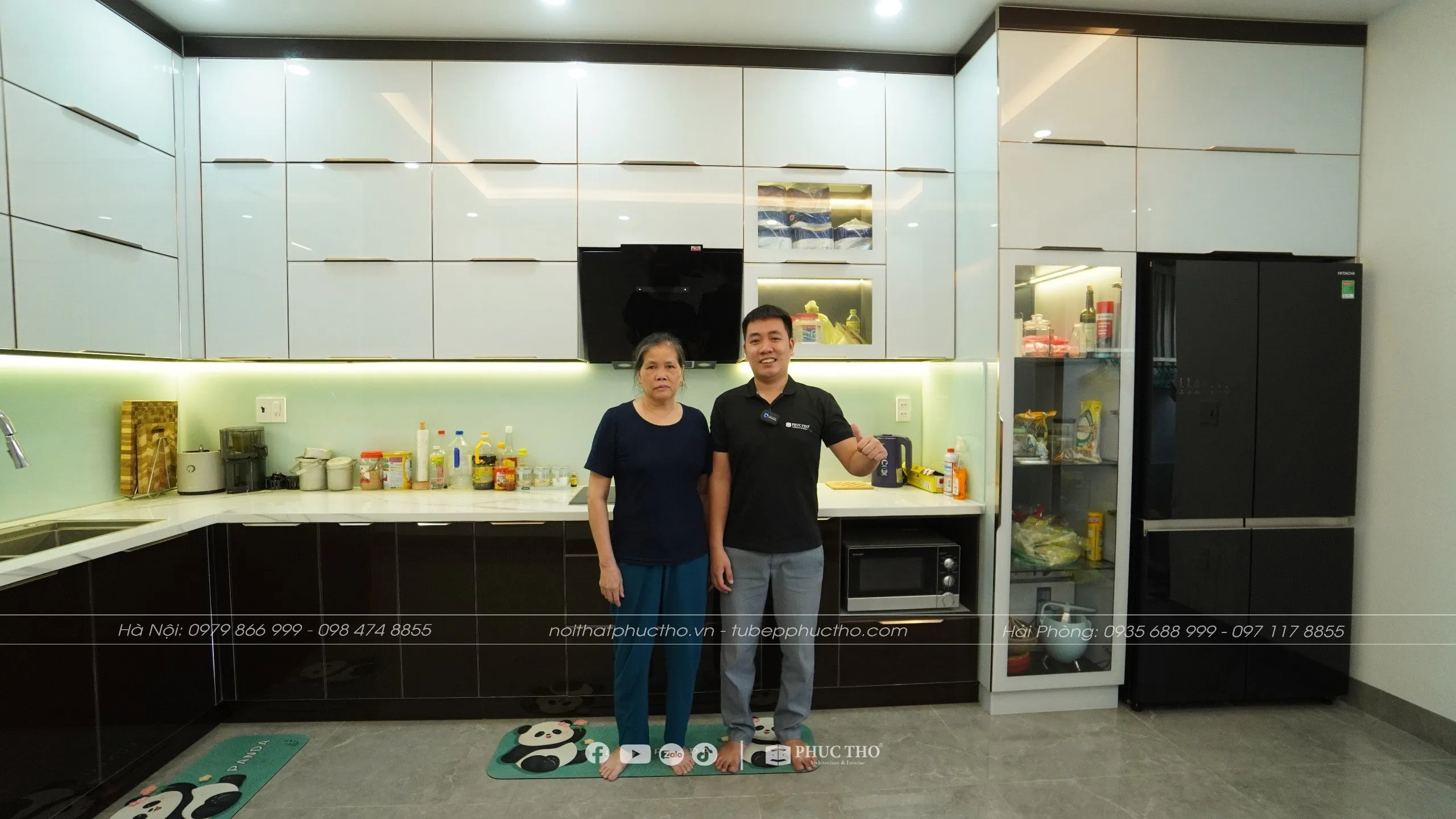 Tủ bếp inox cánh kính linh hoạt về màu sắc và thiết kế