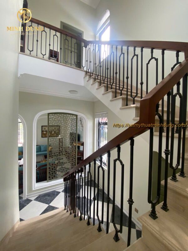 Cầu Thang Sắt Lan Can Kính Hiện Đại: Lựa Chọn Tinh Tế Cho Ngôi Nhà Của Bạn