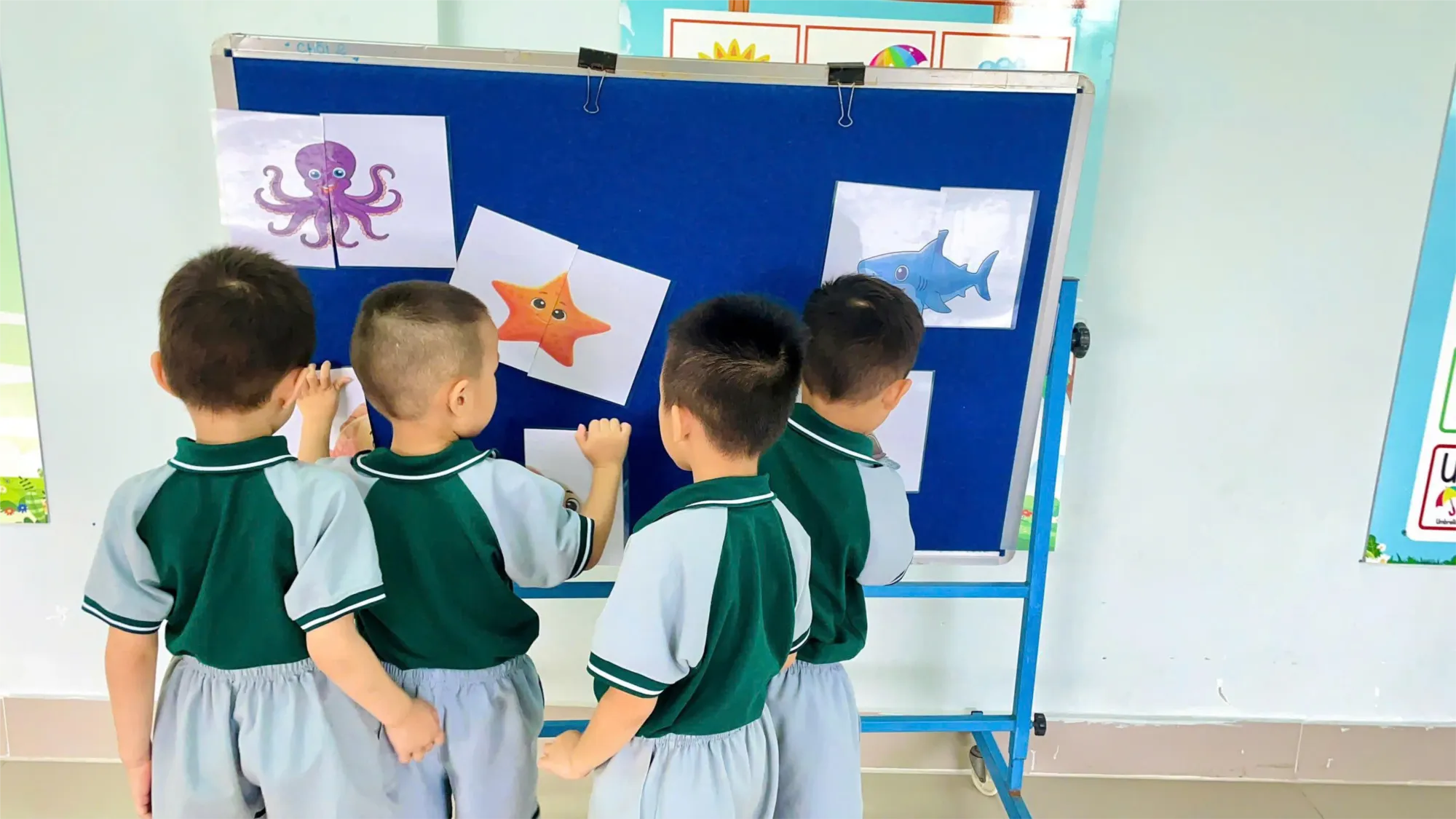 Trẻ tìm hiểu động vật biển