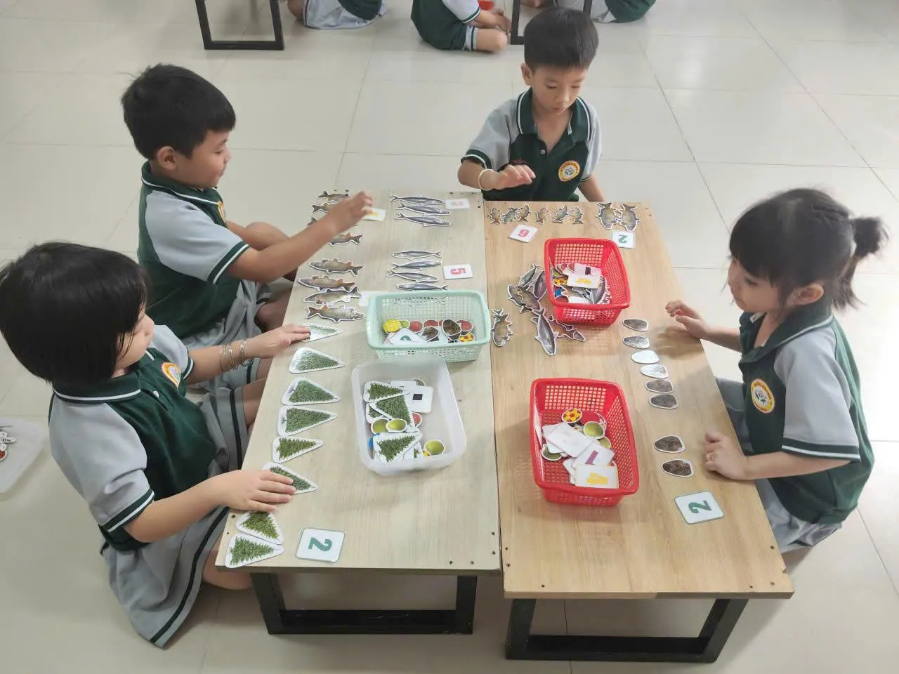 Tách trong phạm vi 8 của lớp lá 4